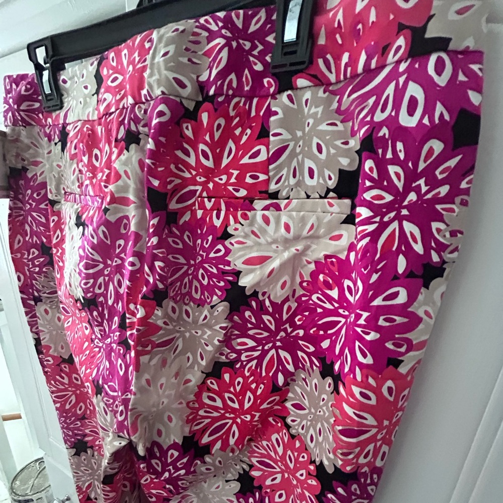 NWT PAPPAGALO Colorful Floral Pants W/Tailored Waist and Tapped Legs, Flattering - Picture 10 of 11
